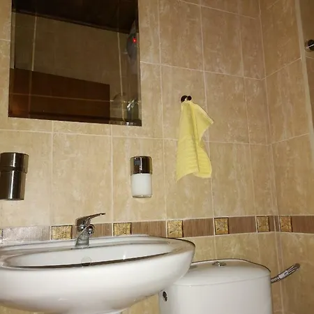 Cozy One Bedroom Near Gondola Ii Apartment *
